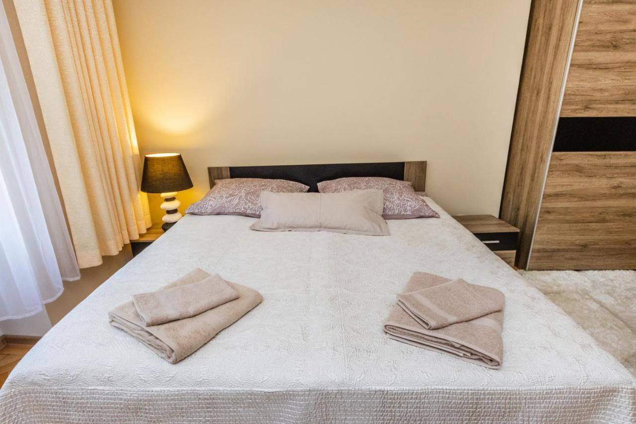 Prostorný třípokojový apartmán u nábřeží Vltavy Praga Exterior foto