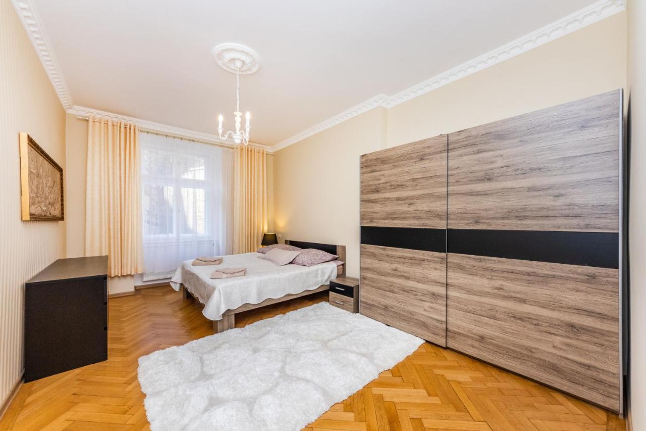 Prostorný třípokojový apartmán u nábřeží Vltavy Praga Exterior foto