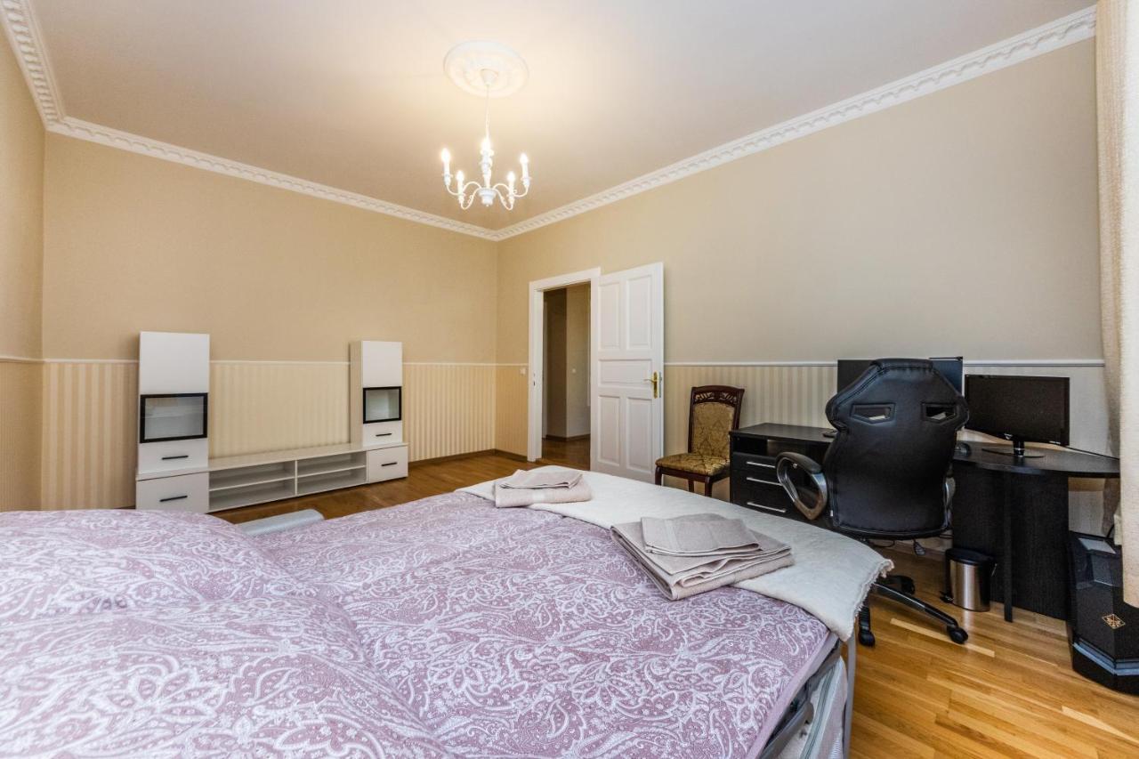 Prostorný třípokojový apartmán u nábřeží Vltavy Praga Exterior foto