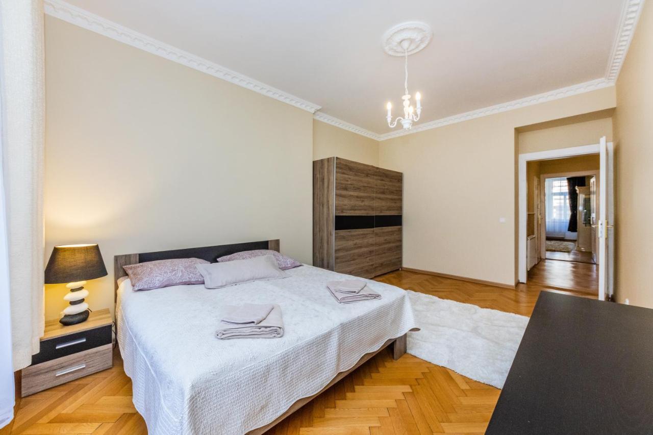 Prostorný třípokojový apartmán u nábřeží Vltavy Praga Exterior foto