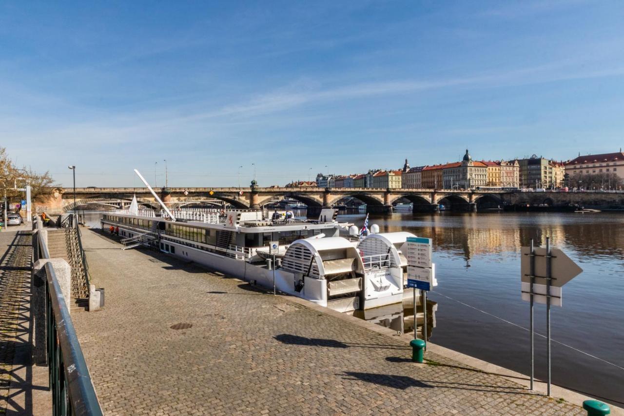 Prostorný třípokojový apartmán u nábřeží Vltavy Praga Exterior foto